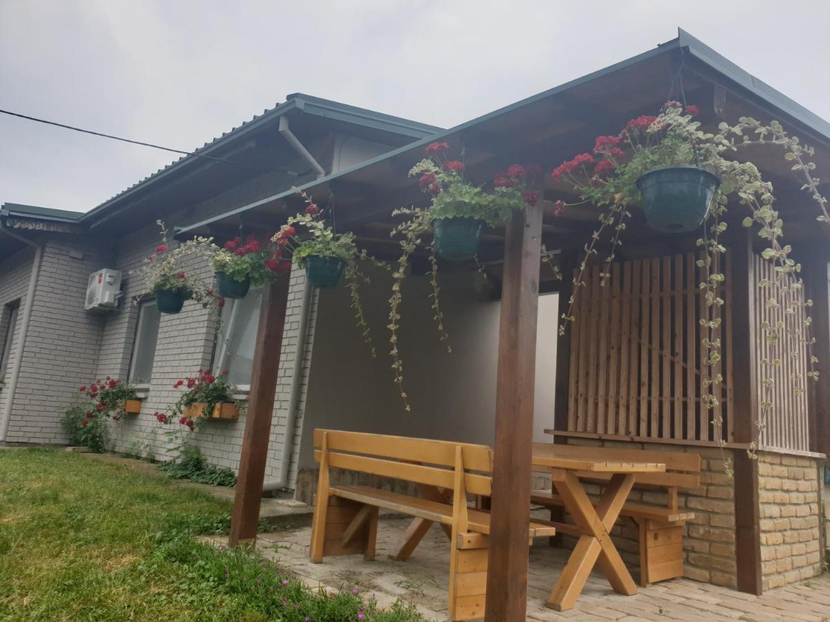 Udicarski Dom Usce Aljmaš Екстериор снимка